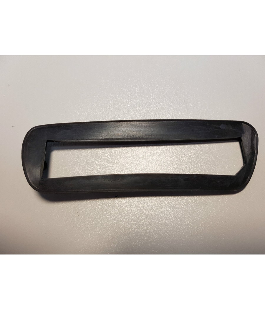 Spiegelunterlage rechts BMW E9 2,5 CS - 3,0 CSL ab 1973 CS-822062E9